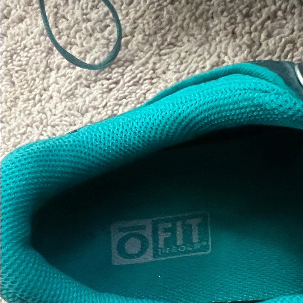 Oboz Women's Teal Athletic Trail Shoes
New without the box - Picture 6 of 8